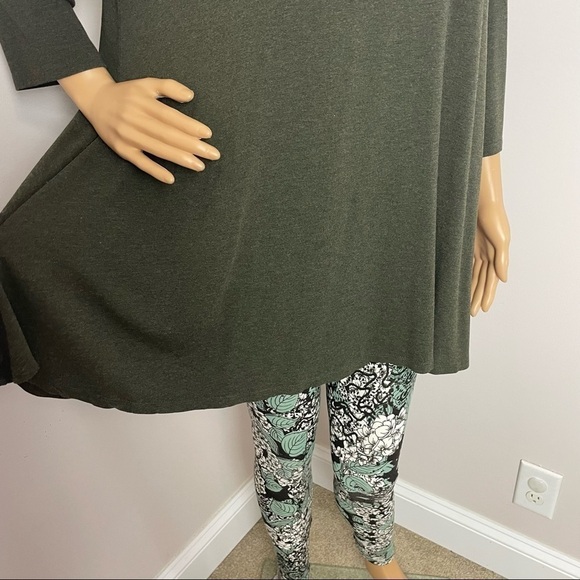 T Tahari Green Lightweight Cowl Neck Sweater – Size 1X - Picture 4 of 13